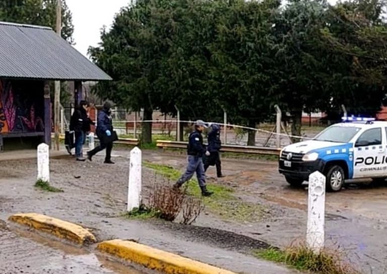 le-dispararon-en-una-pierna-para-robarle-mientras-esperaba-el-colectivo-en-san-martin-de-los-andes