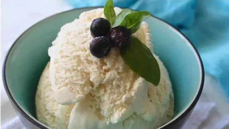 la-escatologica-estrategia-de-marketing-de-un-restaurante:-sirven-el-helado-de-chocolate-en-un-inodoro