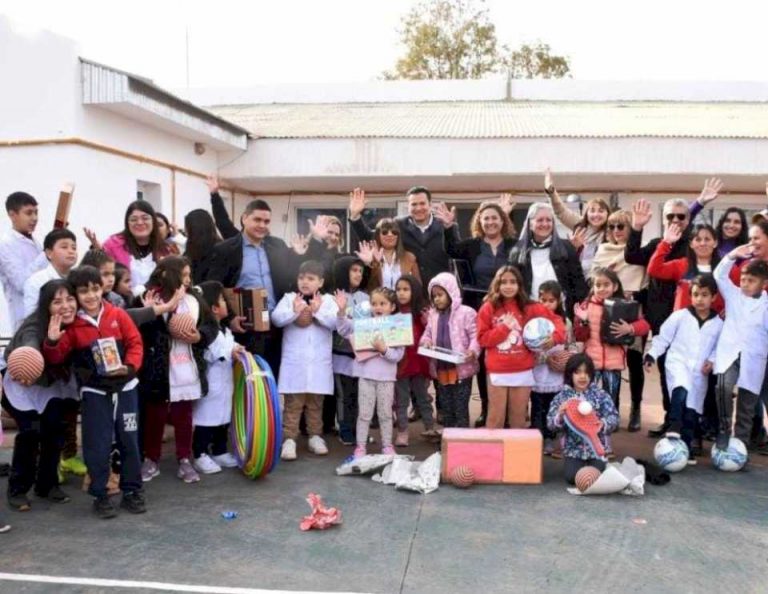 emotivo-regreso-a-la-escuela-de-aguada-san-roque