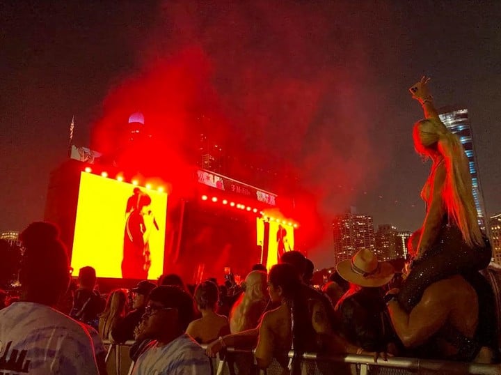 vestida-de-michael-jordan,-billie-eilish-cerro-la-multitudinaria-primera-jornada-de-lollapalooza-chicago