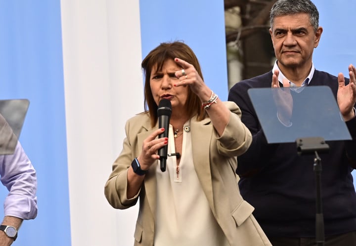 patricia-bullrich-anticipo-que-impulsara-una-ley-para-que-los-que-no-residen-en-argentina-paguen-por-atenderse-en-el-sistema-publico-de-salud