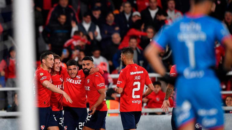 independiente-goleo-a-barracas-central-y-lidera-su-zona-en-la-copa-de-la-liga