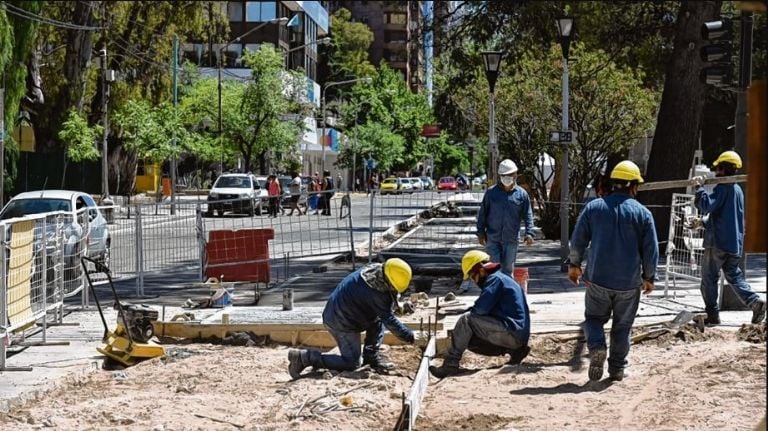 la-municipalidad-de-neuquen-y-el-sitramune-acordaron-un-aumento-del-25-%-para-los-empleados