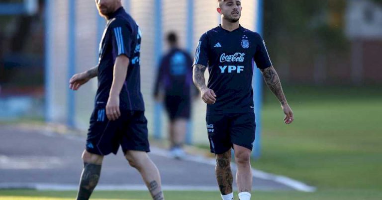 el-divertido-ritual-de-pablo-maffeo-en-la-seleccion-argentina:-canto-un-hit-despues-de-su-primer-asado-en-ezeiza