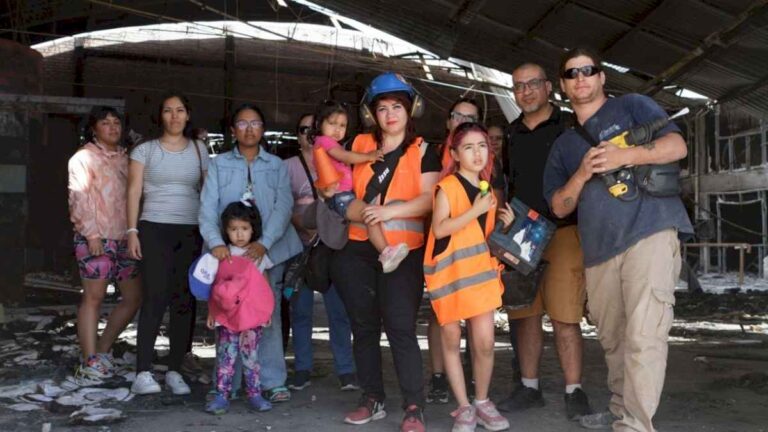 padres-y-estudiantes-de-la-escuela-207-exigen-soluciones-ante-la-demora-en-la-demolicion-del-galpon-lindero-a-la-institucion