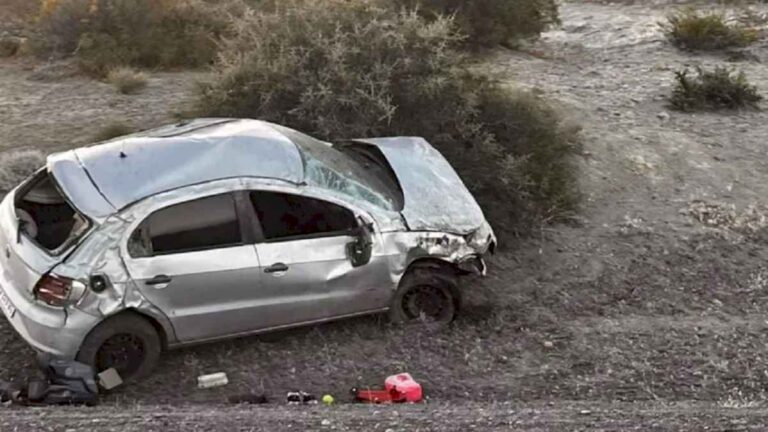 murio-una-docente-en-un-vuelco-cerca-de-bajada-del-agrio