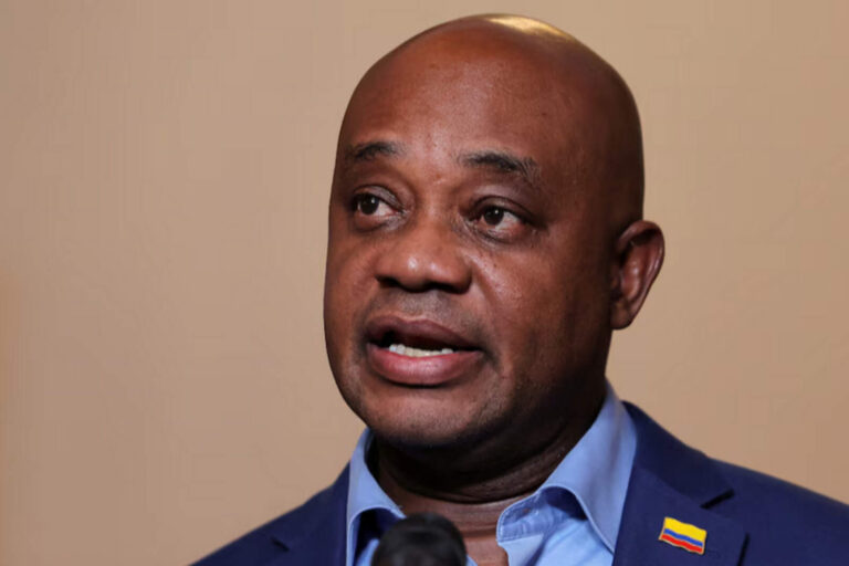 El excanciller Murillo pidió cautela ante la postura de Petro sobre Ecuador