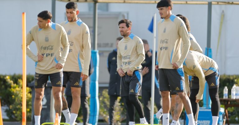 Quién fue el nuevo convocado que se quedó afuera del banco vs. Chile