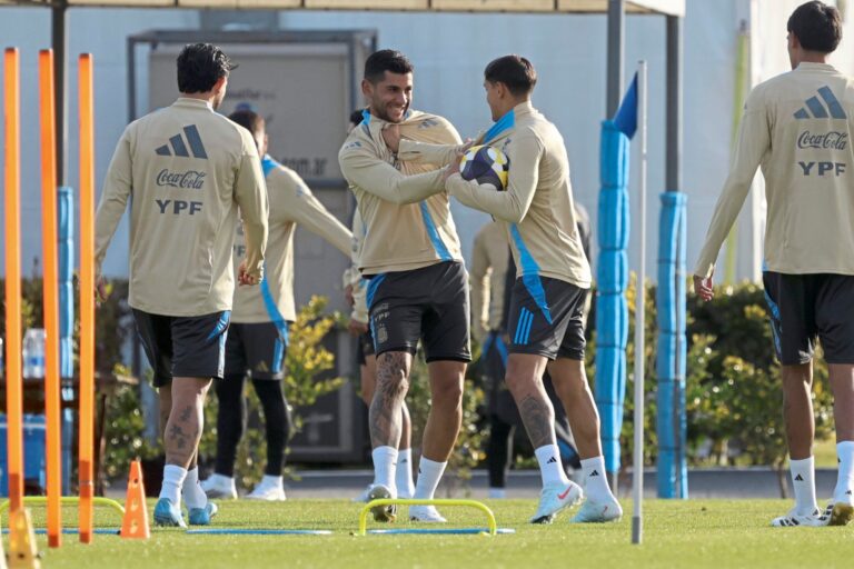 Modelo selección: la tercera línea subió un casillero, pero los reyes no retroceden un centímetro