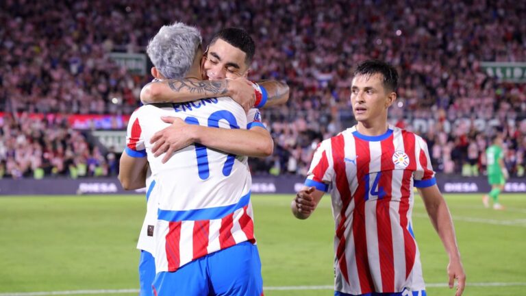 Paraguay le dio otro golpe al Uruguay de Bielsa y quedó a un paso del Mundial