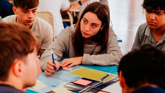 Futuro al volante: Renault y Junior Achievement impulsan ideas jóvenes para una movilidad segura