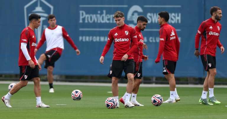 Los árbitros y el VAR para River-Urawa, de cuatro países distintos