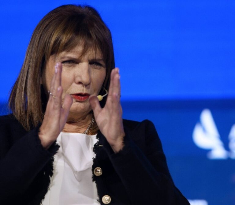 Denuncian a Patricia Bullrich por el operativo en Plaza de Mayo en apoyo Cristina Kirchner