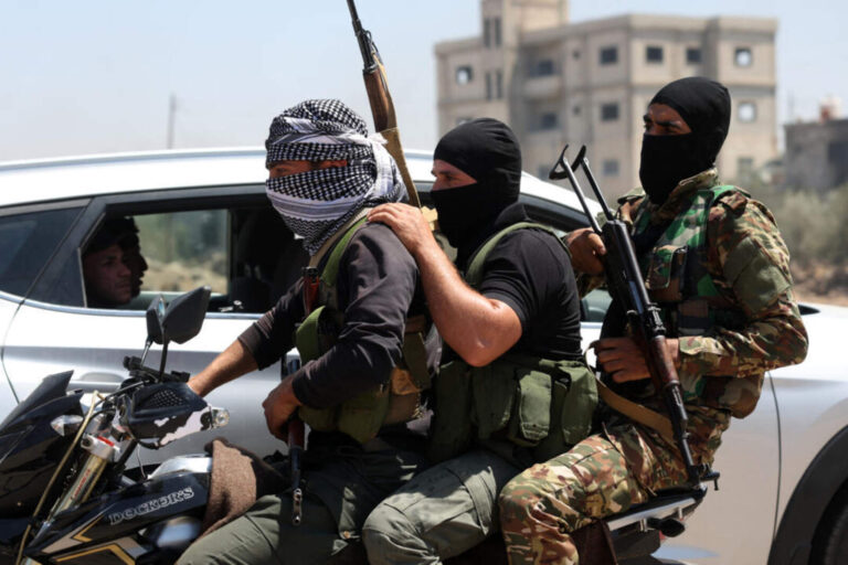 Miles de yihadistas avanzan hacia Sweida para combatir a las milicias drusas en Siria