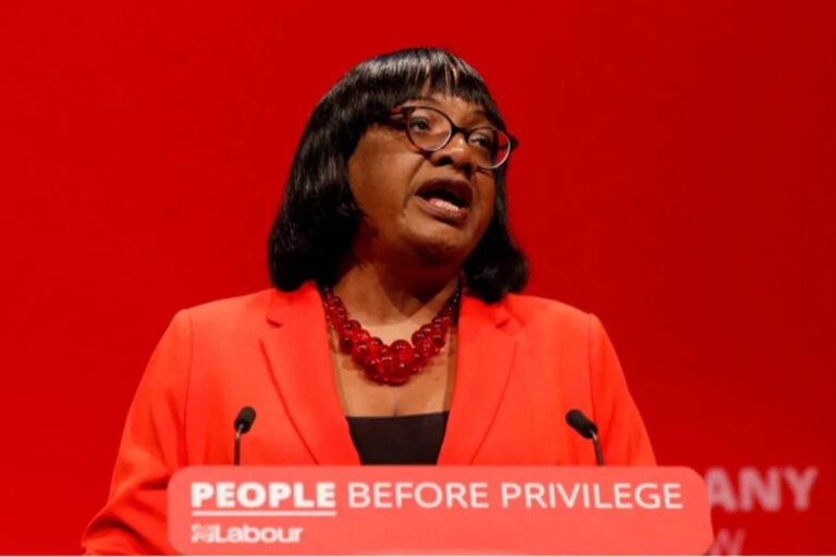 Diputada zurda de Inglaterra se niega a reconocer el antisemitismo