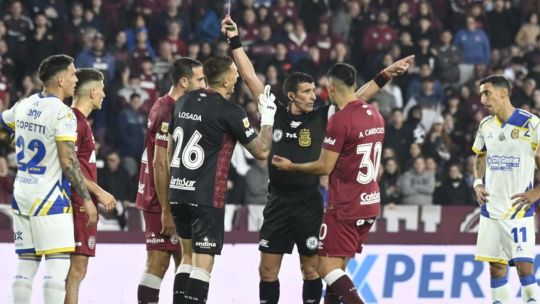 El VAR reveló las fuertes acusaciones de Izquierdoz contra Andrés Merlos: «No seas ladrón»