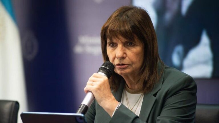 Patricia Bullrich denunció que senadores kirchneristas no quieren que las fuerzas de seguridad usen baños del Congreso
