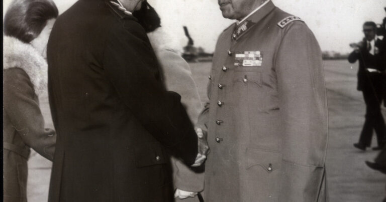 En secreto, Perón le vendió armas a Pinochet en 1973 por 24 millones de dólares