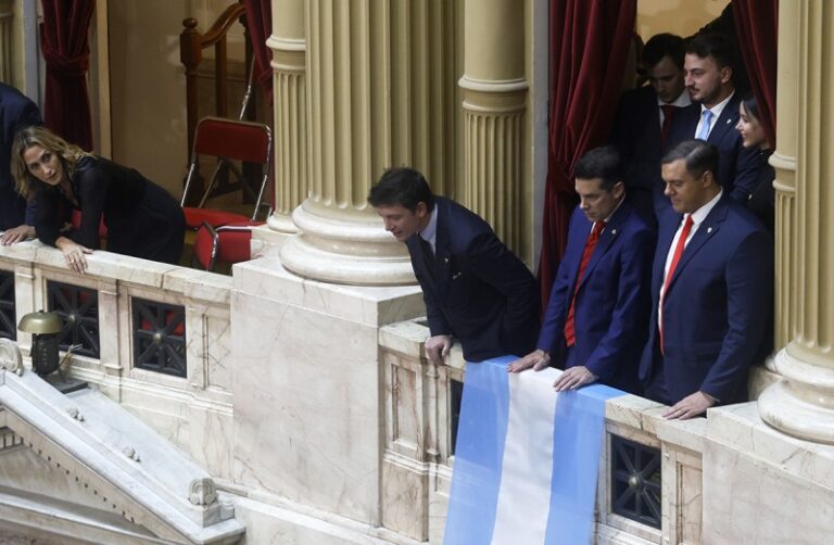 Santiago sigue en shock por el cierre de listas y hay silencio en Las Fuerzas del Cielo
