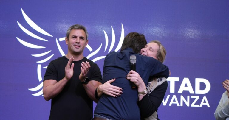 Tregua forzada en la interna de LLA: Karina bromeó por los ataques a Martín Menem y lo sumó a su acto en Corrientes