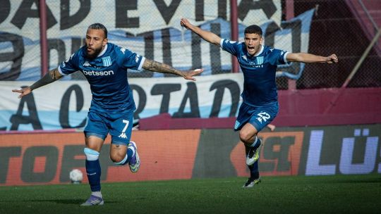 Racing goleó a Riestra y se metió entre los mejores ocho de la Copa Argentina