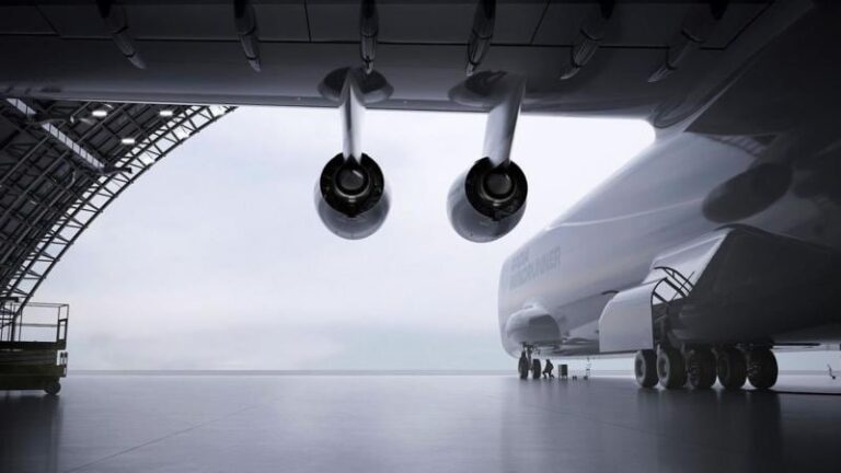 Los desafíos de la compañía que está construyendo el avión más grande del mundo (y para qué quieren usarlo)