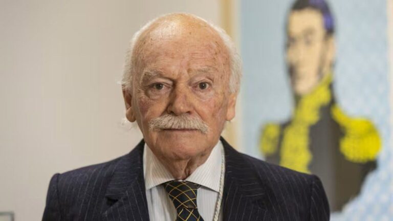 El Gobierno echó por WhatsApp al presidente del Instituto Nacional Sanmartiniano