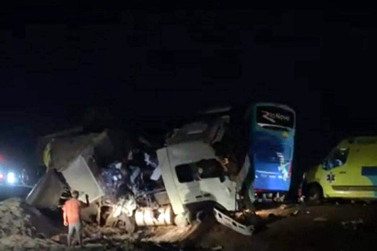Brasil: 11 muertos y 45 heridos por un choque entre un ómnibus y un camión