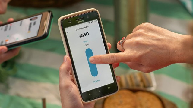 A Mercado Pago le saltó competencia en Argentina: billetera virtual patea el tablero y compra banco