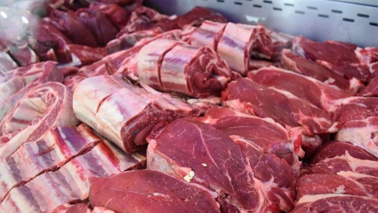 Dueños de carnicerías alertan por un aumento inminente en los precios de la carne