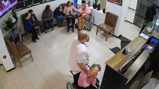 Golpe comando a un geriátrico: ladrones armados amenazaron a huéspedes y empleados y saquearon la caja fuerte