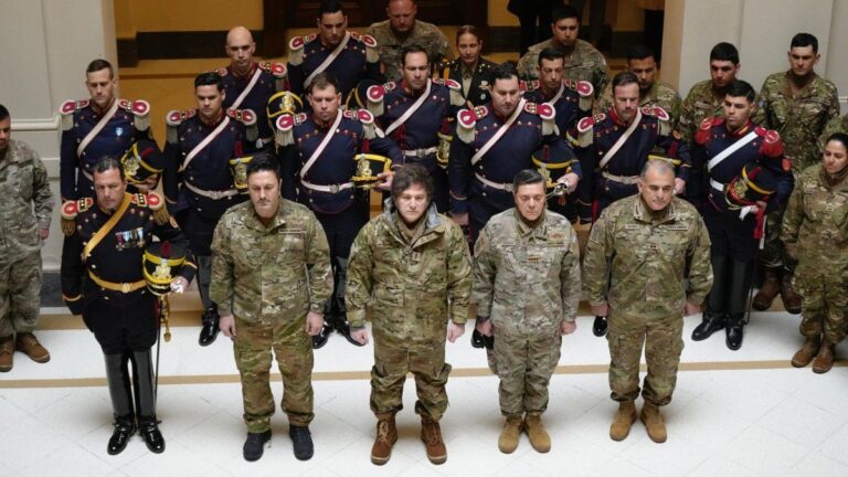 Javier Milei almorzó con los Granaderos por el 17 de agosto