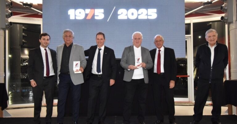 El tremendo homenaje de River a los campeones del 75 en el Museodelclub