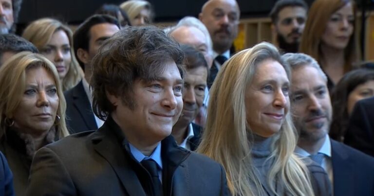 Javier Milei se mostró con Karina, evitó hablar de los audios de las presuntas coimas y le advirtió al Congreso: «No importa cuánto daño me quieran hacer»