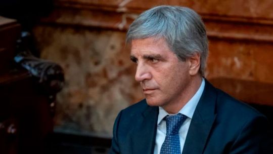 Economista advierte sobre escalada de tasas de interés y presión cambiaria en Argentina