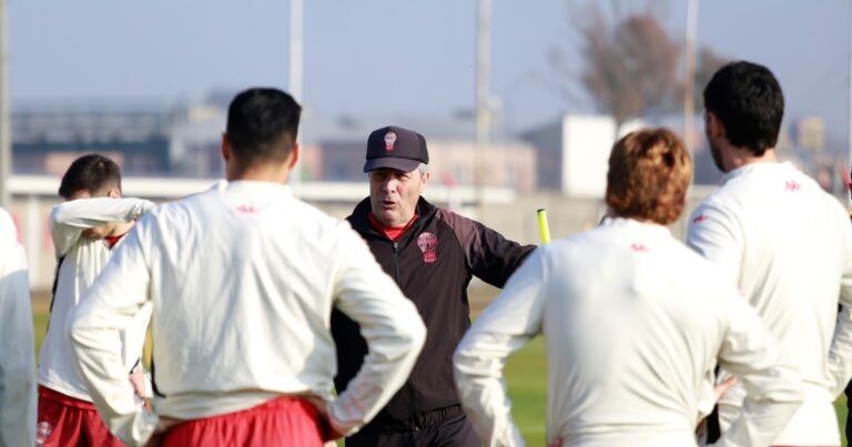 Los ajustes que Kudelka trabaja en el once de Huracán para el clásico