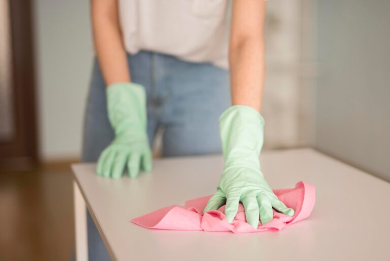 Para qué sirve mezclar detergente y agua oxigenada