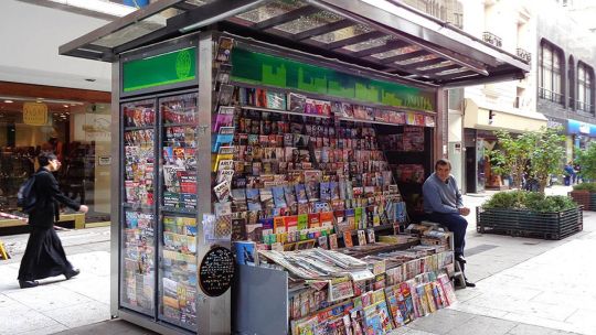 El Gobierno declaró «obsoleto» el régimen de las paradas de diarios, pero las habilitó para otras funciones: qué podrán hacer