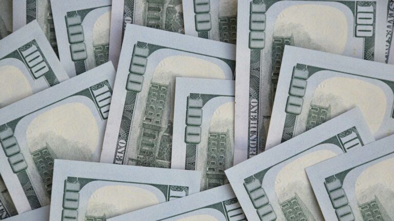 Por qué el dólar blue tocó su mayor valor en más de un año