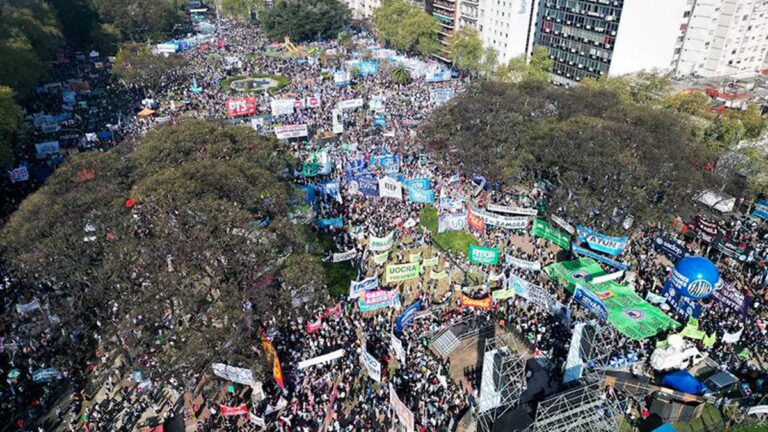 La calle vetó a Milei: redoblemos la fuerza contra el plan de ajuste del gobierno y el FMI