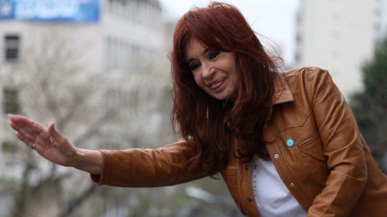Cristina Kirchner le advirtió a Milei sobre el respaldo de Estados Unidos: «Pan para hoy y hambre para mañana»