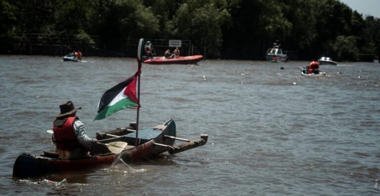Tigre. Caravana náutica y marcha por Palestina