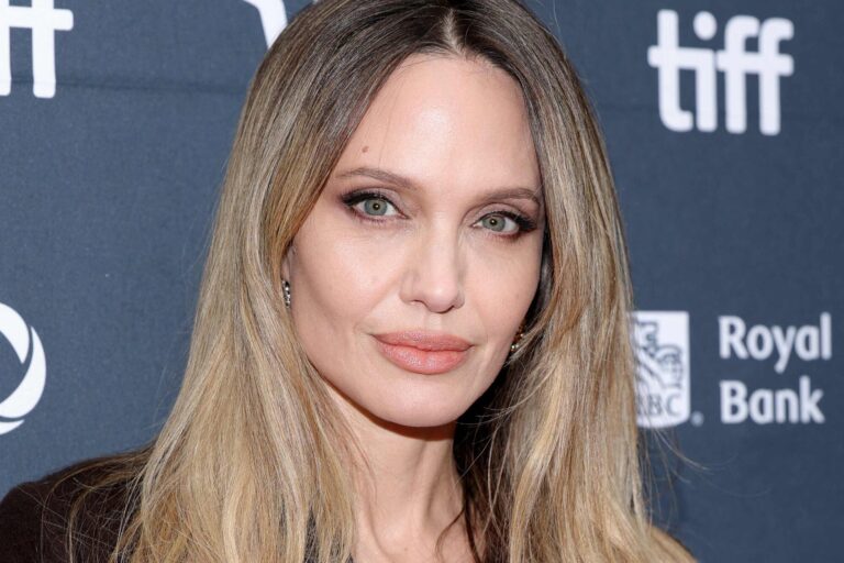 Angelina Jolie muestra las cicatrices de su mastectomía, diez años después de pasar por el quirófano: Me conmueve