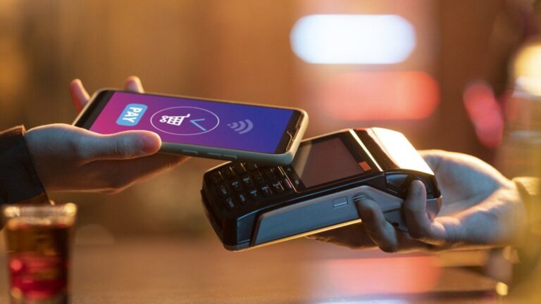 Cómo ahorrar un 30% en perfumerías con este banco y billetera digital