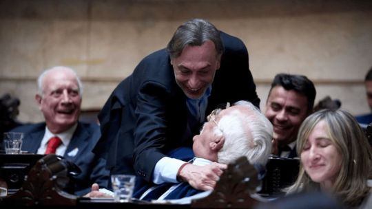 Video: el curioso gesto de «Tronco» Figliuolo a cámara en plena sesión en Diputados