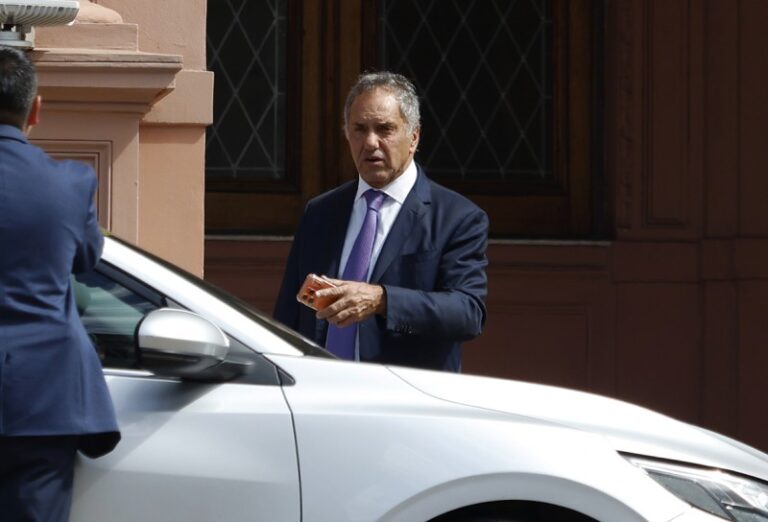 A Scioli lo chicaneó hasta su hermano por la crisis de Fly Bondi en plena temporada