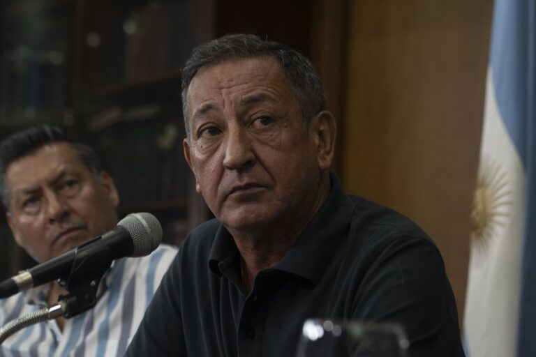 Los gremios del transporte se suman a la convocatoria de la CGT y el paro es total