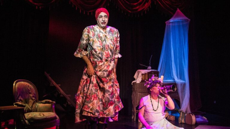 El legado de Tortonese, Urdapilleta y Batato vuelve a tomar la escena: «La moribunda», o el arte como transformador de identidades