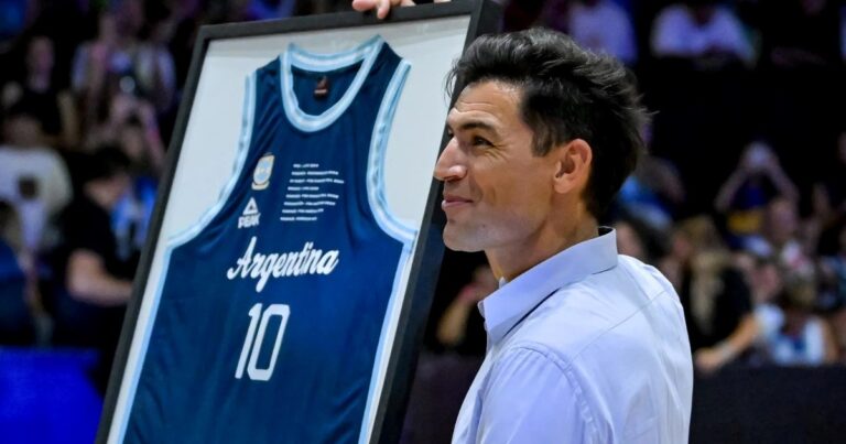 El sentido reconocimiento a Carlos Delfino por su trayectoria en la Selección Argentina de básquet
