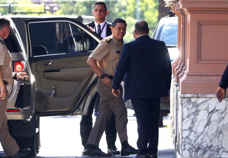 El Gobierno contrató por 33 millones de dólares a una empresa canadiense para capacitar a los pilotos de los F-16